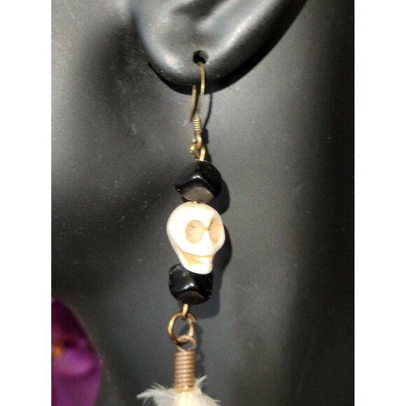 Artisan Handmade Howlite Carved Skulls Skull & Feather Pierced Earrings OOAK New - Picture 5 of 6